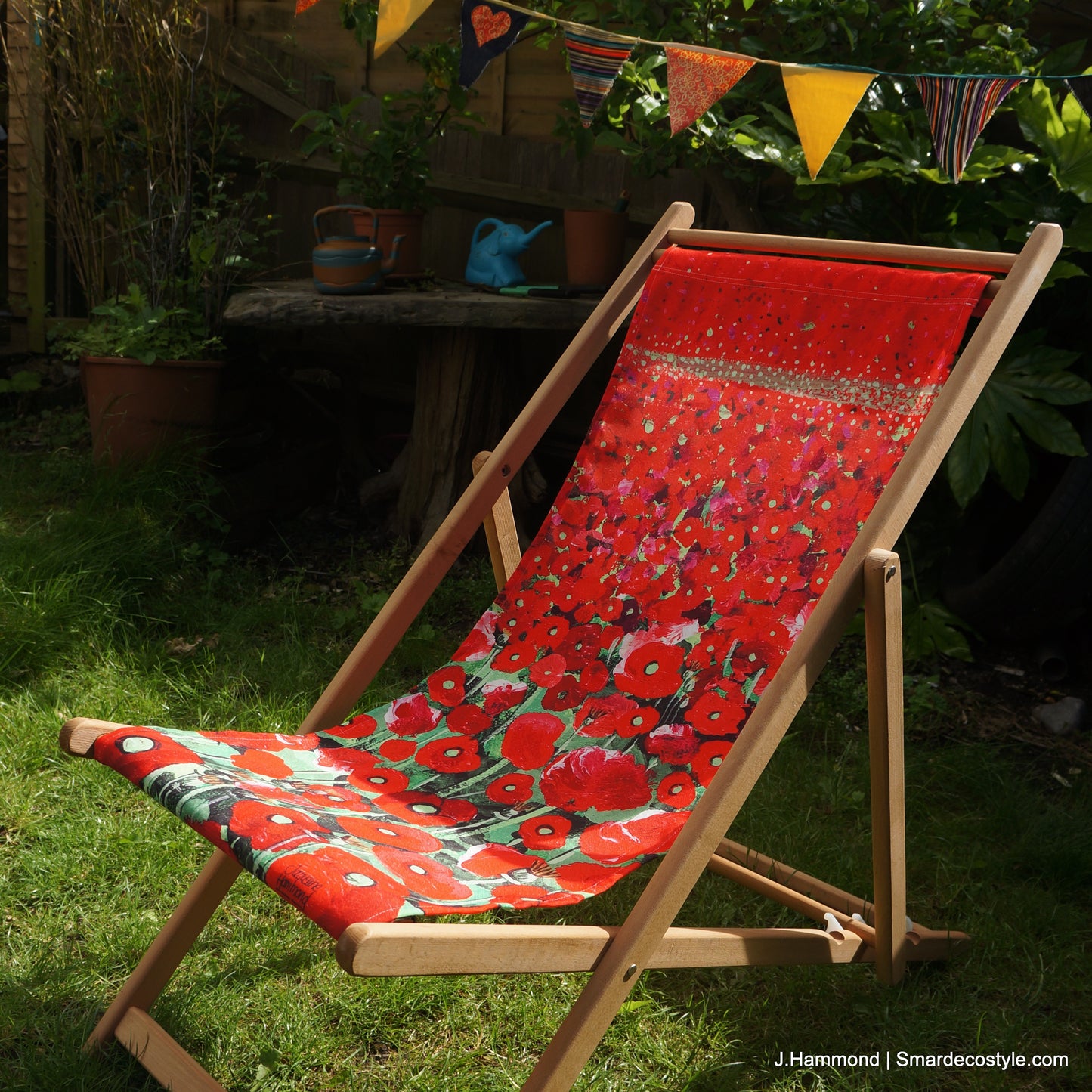 Deckchair - Traditional Seaside - Poppy  Smart Deco Homeware Lighting and Art by Jacqueline hammond